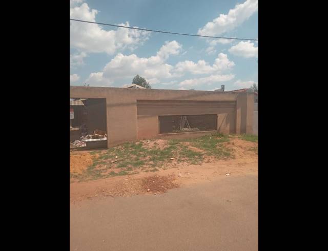 3 BEDROOM HOUSE FOR SALE IN PROTEA GLEN EXT